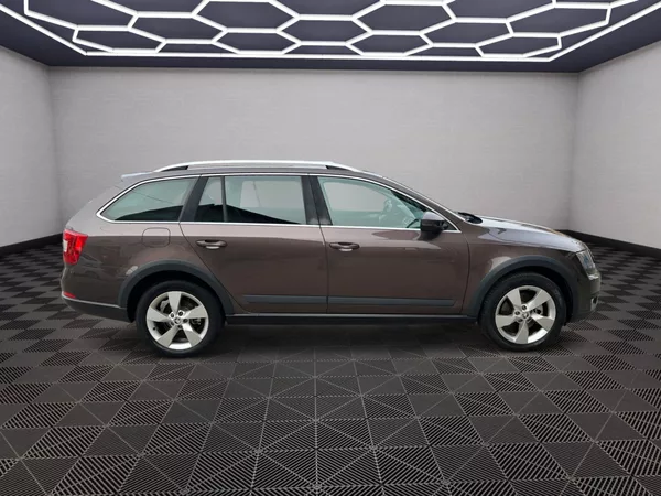 Škoda Octavia Scout 2.0Tdi 135Kw DSG - foto 8