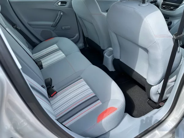 Peugeot 208 1.2i 60kw - foto 13
