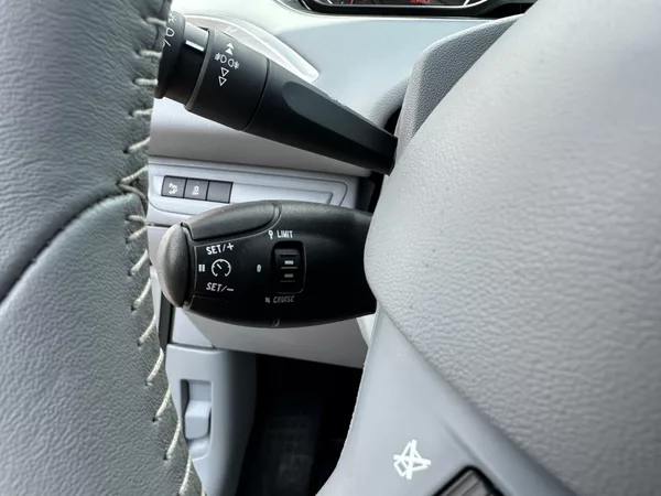 Peugeot 208 1.2i 60kw - foto 18