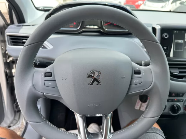Peugeot 208 1.2i 60kw - foto 19