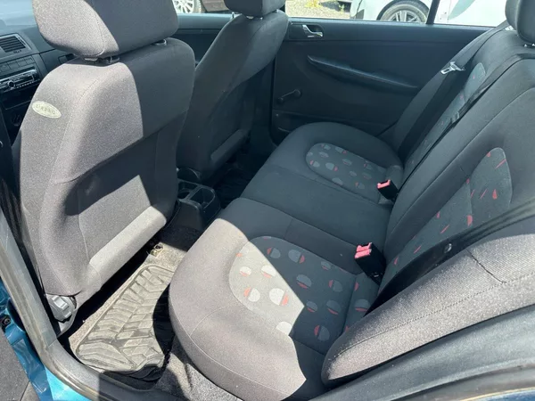 Škoda Fabia 1.4i 55Kw - foto 10