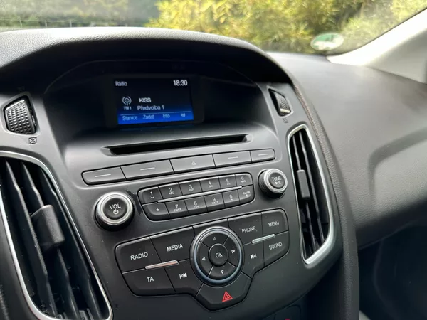 Ford Focus 1.0Ecoboost 74kw Business - foto 23