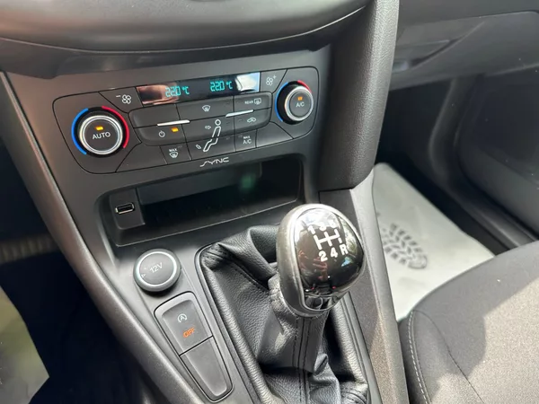 Ford Focus 1.0Ecoboost 74kw Business - foto 24