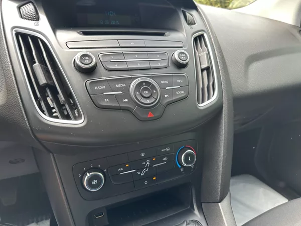 Ford Focus 1.0 EcoBoost 74kw - foto 24