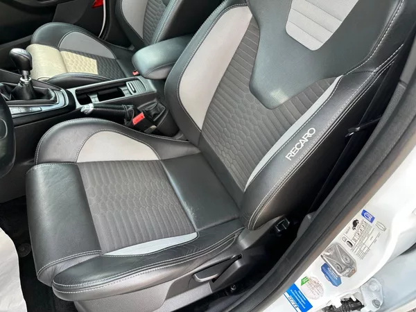 Ford Focus ST 2,0Turbo 184kw - foto 10