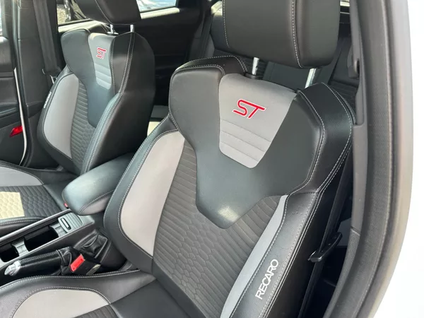 Ford Focus ST 2,0Turbo 184kw - foto 11