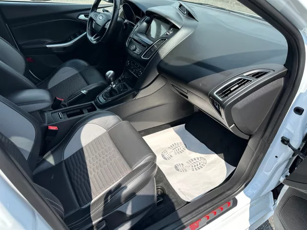 Ford Focus ST 2,0Turbo 184kw - foto 17