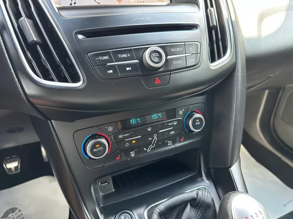 Ford Focus ST 2,0Turbo 184kw - foto 23