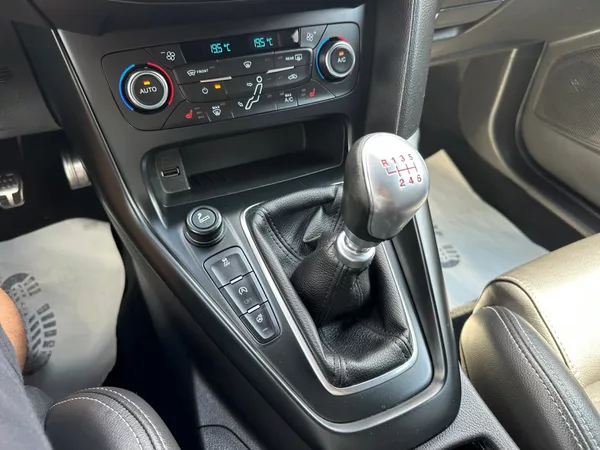 Ford Focus ST 2,0Turbo 184kw - foto 24