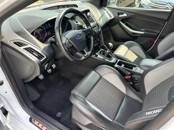 Ford Focus ST 2,0Turbo 184kw - foto 9