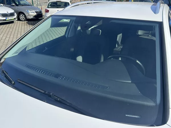 Volkswagen Golf Variant 2,0TDi Highline NAVI LEDMATRIX - foto 20