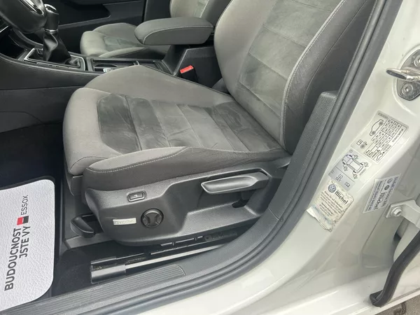 Volkswagen Golf Variant 2,0TDi Highline NAVI LEDMATRIX - foto 25