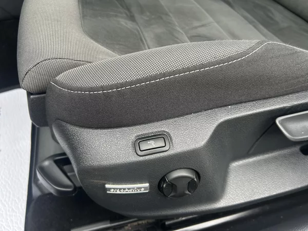 Volkswagen Golf Variant 2,0TDi Highline NAVI LEDMATRIX - foto 29