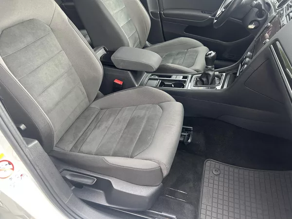 Volkswagen Golf Variant 2,0TDi Highline NAVI LEDMATRIX - foto 34