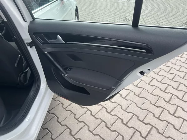 Volkswagen Golf Variant 2,0TDi Highline NAVI LEDMATRIX - foto 42