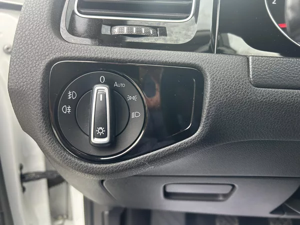 Volkswagen Golf Variant 2,0TDi Highline NAVI LEDMATRIX - foto 47