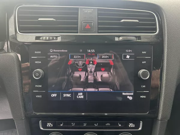 Volkswagen Golf Variant 2,0TDi Highline NAVI LEDMATRIX - foto 55