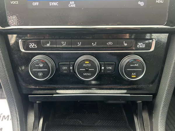 Volkswagen Golf Variant 2,0TDi Highline NAVI LEDMATRIX - foto 56