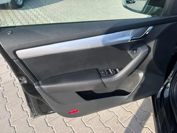 Škoda Octavia 1,4TSi elegance combi 103kW - foto 19