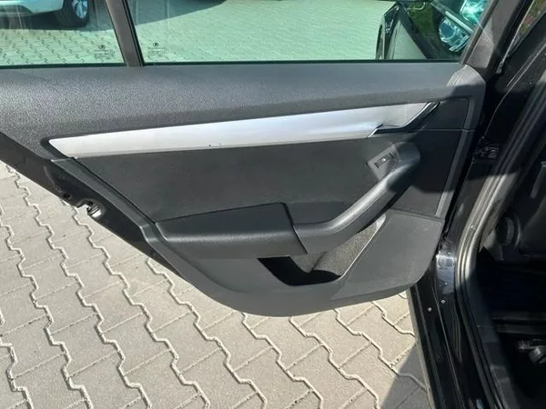 Škoda Octavia 1,4TSi elegance combi 103kW - foto 25