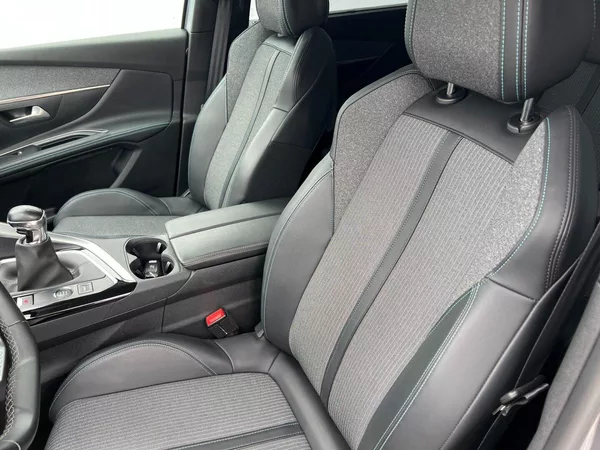 Peugeot 5008 1.2PT 96kW! Allure! Tažné! LED - foto 18