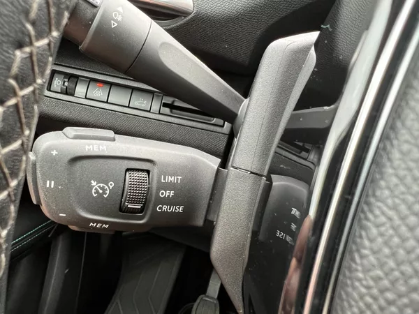 Peugeot 5008 1.2PT 96kW! Allure! Tažné! LED - foto 26
