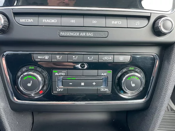 Škoda Superb 2.0 TDi 103kW! DSG! CZ! - foto 17