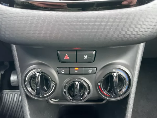Peugeot 2008 1.2PT 61kW Navigace! Car Play - foto 15