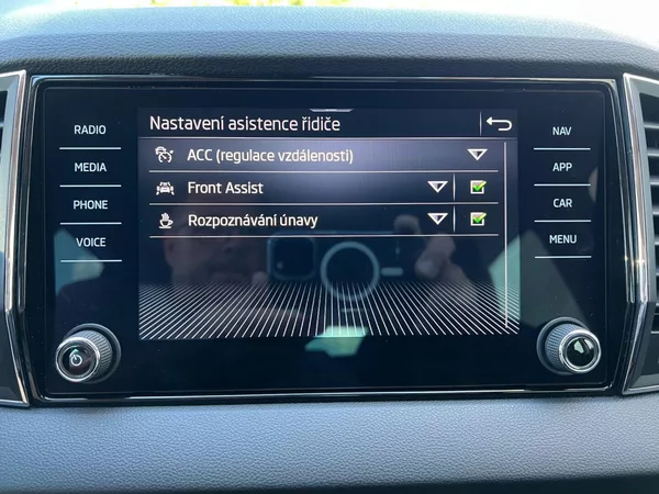 Škoda Karoq 2.0TDi Style+! Tažné! ČR+1.maj - foto 33