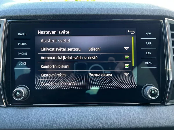 Škoda Karoq 2.0TDi Style+! Tažné! ČR+1.maj - foto 34