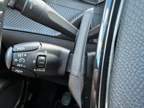 Peugeot 2008 1.2PT 74kW! 1.maj! Navi! LED! - foto 20