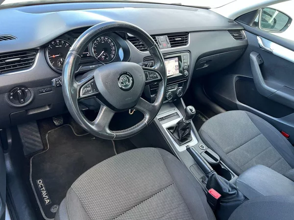 Škoda Octavia 1.6TDi 77kW 4x4! 2xkola! tažné - foto 12