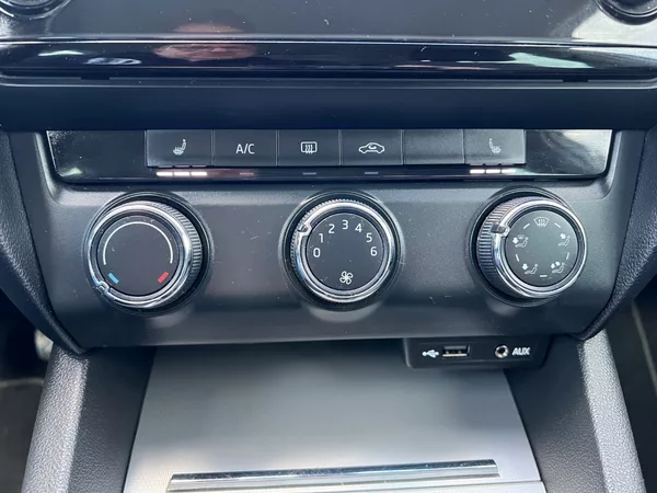Škoda Octavia 1.6TDi 77kW 4x4! 2xkola! tažné - foto 15