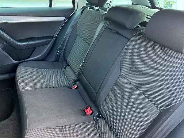 Škoda Octavia 1.6TDi 77kW 4x4! 2xkola! tažné - foto 17