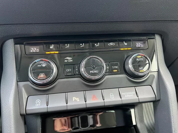 Škoda Karoq 2.0TDi Style+! Tažné! ČR+1.maj - foto 18