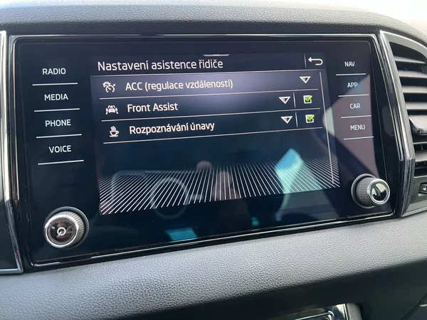 Škoda Karoq 2.0TDi Style+! Tažné! ČR+1.maj - foto 35