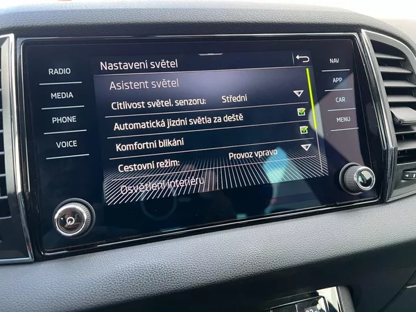 Škoda Karoq 2.0TDi Style+! Tažné! ČR+1.maj - foto 36