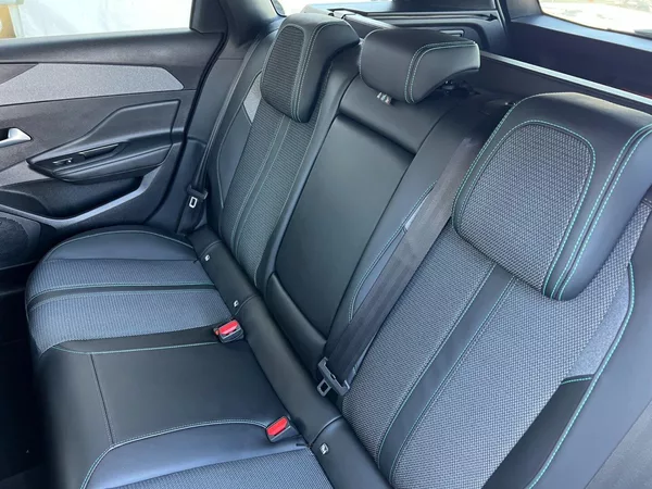 Peugeot 308 1.2PT 96kW! Allure! ČR! AUT. - foto 17