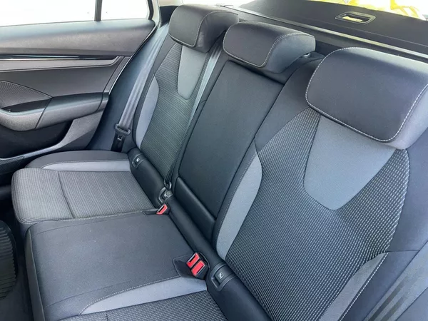 Škoda Octavia com. 2.0TDi! ČR+1. maj! TAŽNÉ! - foto 17