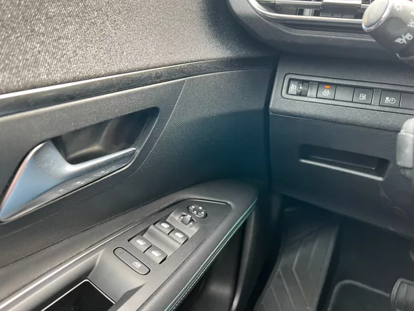 Peugeot 3008 1.6 Plug-In-hybrid! ALLURE! - foto 24