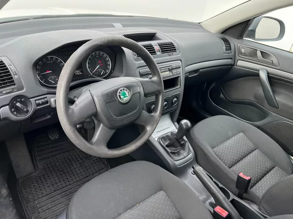 Škoda Octavia 1.6TDi 77kW! 2x kola! - foto 11