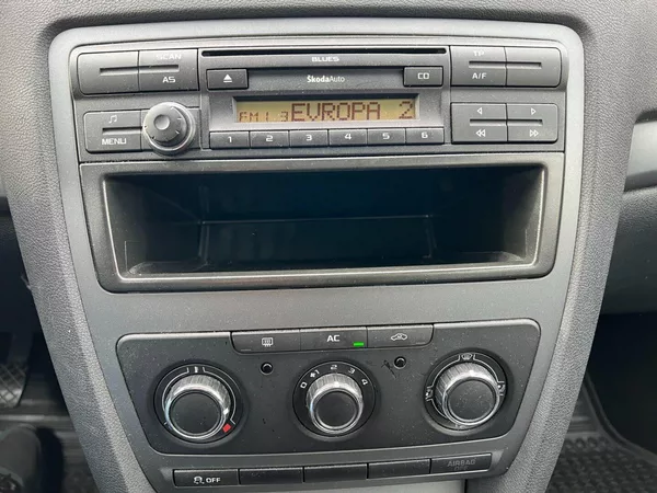 Škoda Octavia 1.6TDi 77kW! 2x kola! - foto 13