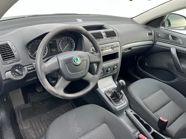 Škoda Octavia 1.6TDi 77kW! 2x kola! - foto 11