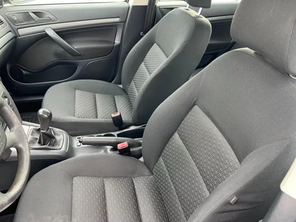 Škoda Octavia 1.6TDi 77kW! 2x kola! - foto 14