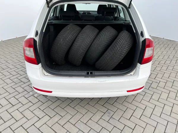 Škoda Octavia 1.6TDi 77kW! 2x kola! - foto 9