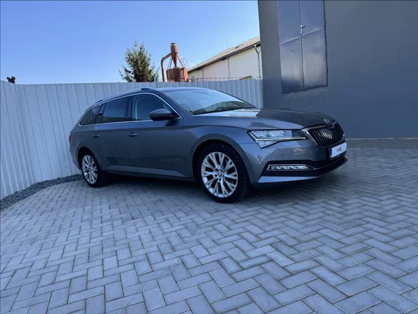 Škoda Superb 2,0 TDI DSG STYLE 1.maj. ČR