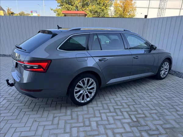 Škoda Superb 2,0 TDI DSG STYLE 1.maj. ČR - foto 14