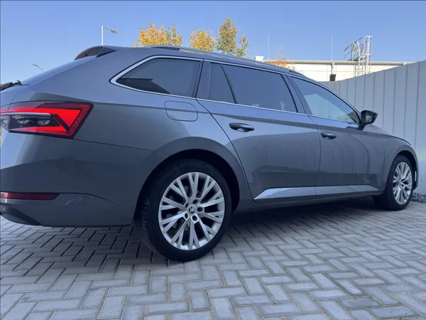 Škoda Superb 2,0 TDI DSG STYLE 1.maj. ČR - foto 18