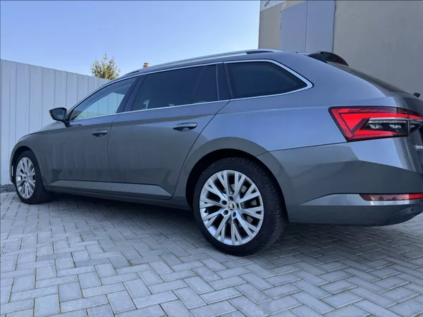 Škoda Superb 2,0 TDI DSG STYLE 1.maj. ČR - foto 19