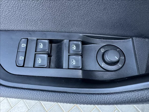 Škoda Superb 2,0 TDI DSG STYLE 1.maj. ČR - foto 23